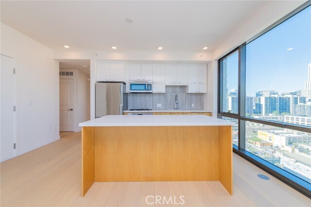 Building Photo - 400 S Broadway