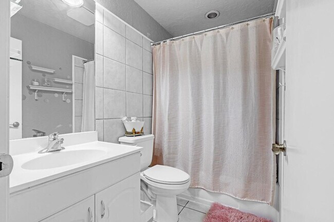 Building Photo - Welcome to your Private Retreat in Citrus Heights!