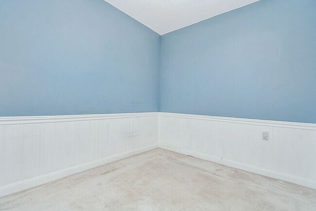 Building Photo - 985 Lambourne Ln