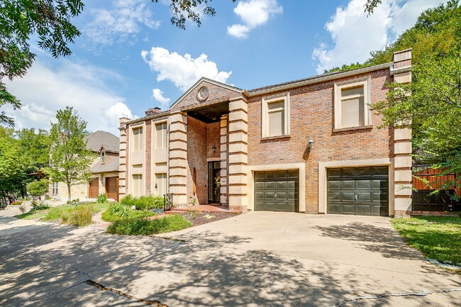 Building Photo - Private 4 Bedroom Retreat for Lease