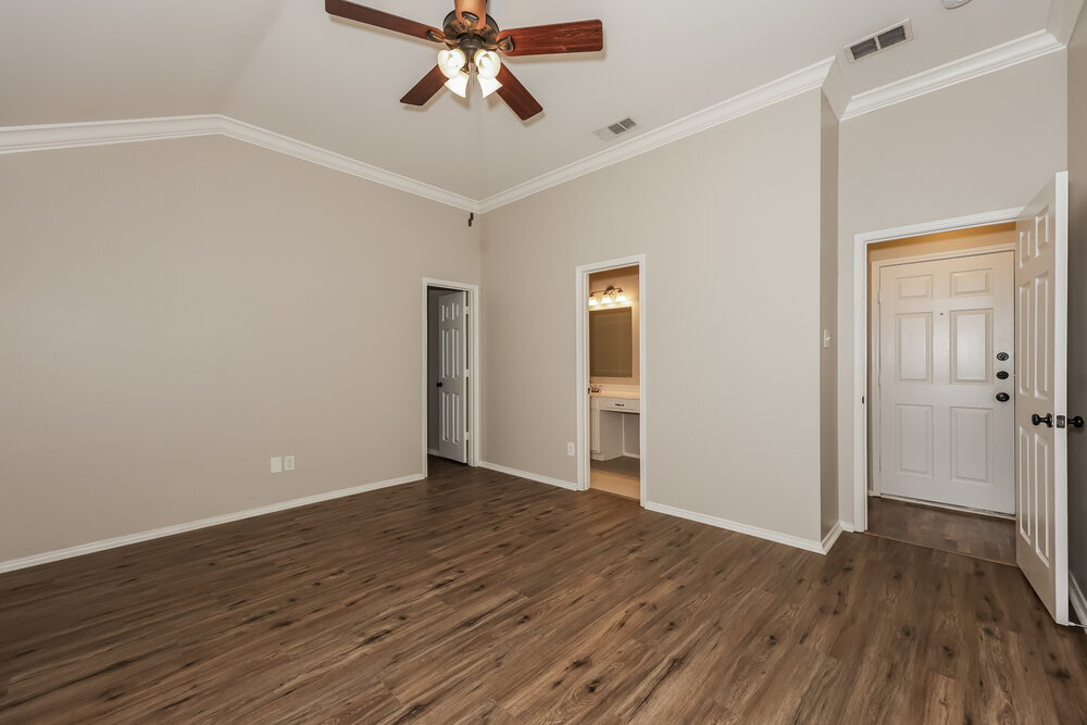 Building Photo - 1300 Maple Terrace Dr