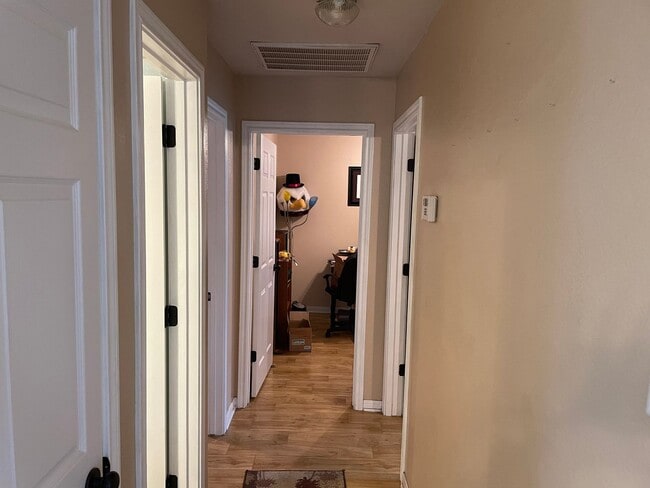 Building Photo - MAY PRE-LEASE!!!!  Adorable 3 Bedroom Home in Westfield