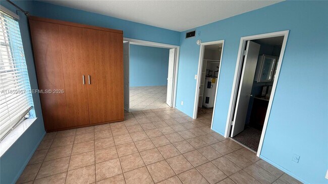 Building Photo - 2671 S Course Dr