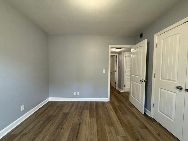 Building Photo - Inglewood Duplex Available Now!