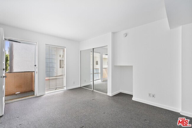 Building Photo - 114 Fleet St