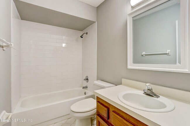Building Photo - 10460 Roxbury Ln