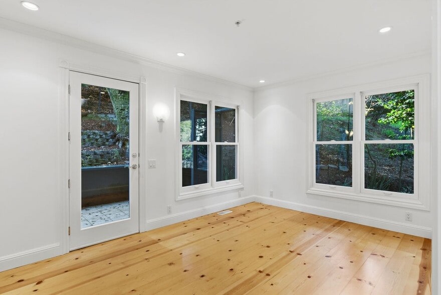 Building Photo - 309 Melrose Ave