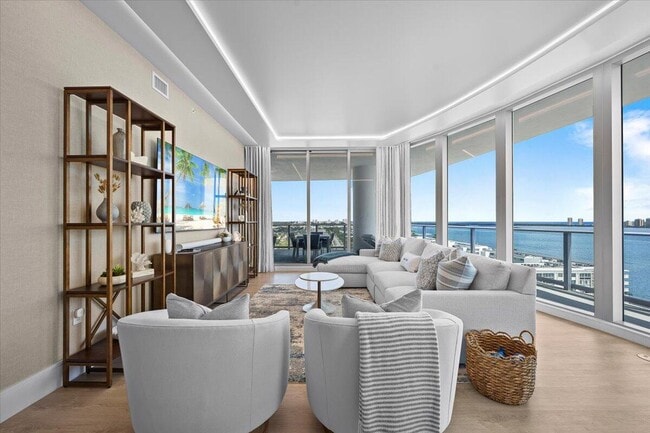 Building Photo - 220 Lake Shore Dr