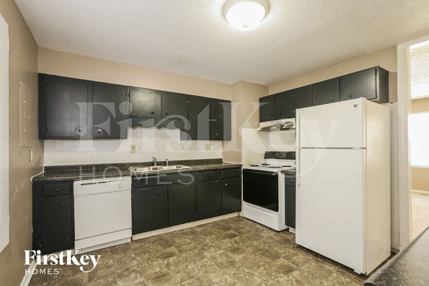 Building Photo - 4834 N Kenyon Dr