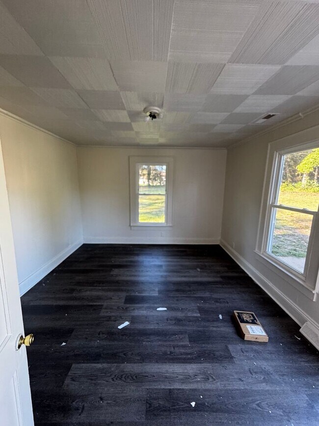 Building Photo - Single Family 2 Bed / 1 Bath (Deep Cleaning July 10, 2026)