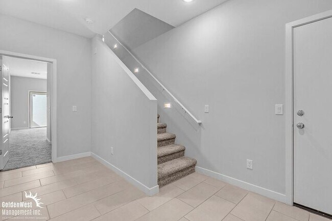Building Photo - Modern 2Bdm 2.5Ba Home in Central Phoenix!