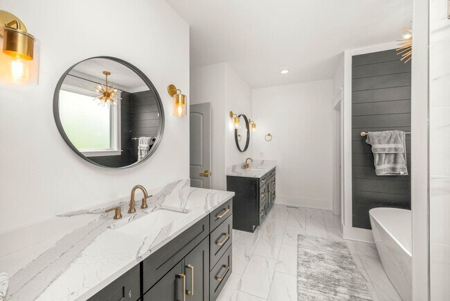 Building Photo - Luxury Living Just Minutes from Downtown Nashville