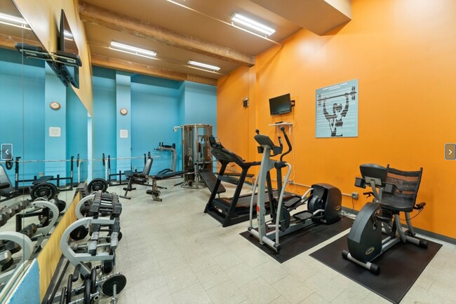 Building Photo - 15 Higgins St