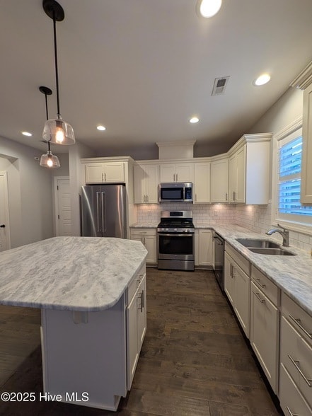 Building Photo - 129 Pinebranch Ct