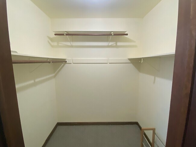 walk-in closet - 93 Park Ave