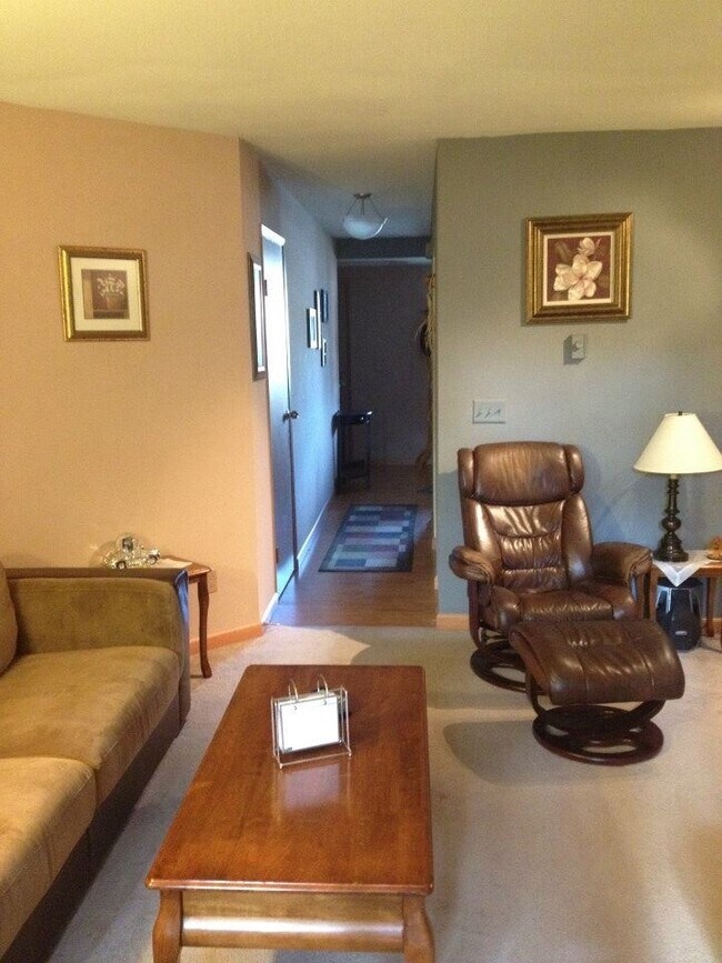 Building Photo - Beautiful Townhome Style Condo Harbour Pointe / Mukilteo
