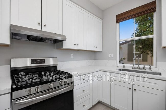 Building Photo - 6148 Paseo Granito