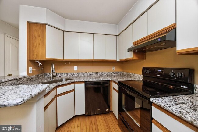 Building Photo - 1014 Foxmeadow Dr