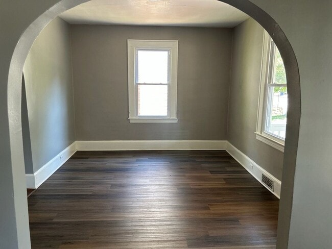 Building Photo - 3 Bedroom 1.5 Bath Home Available for Rent...