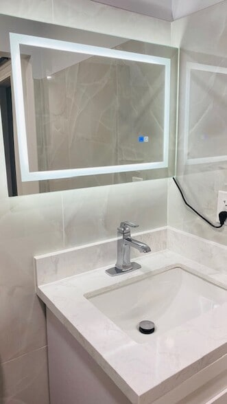 Building Photo - 10025 Walnut Ave