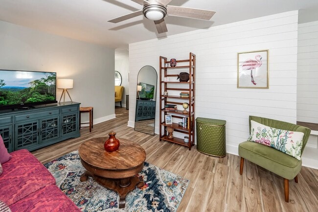 Building Photo - 1511 Larry St