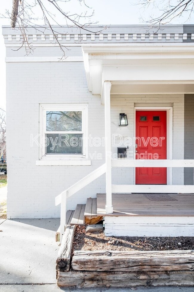 Building Photo - 2409 Tremont Pl
