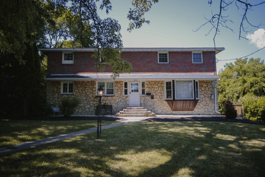 Primary Photo - 223 Merrill St