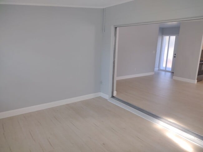 Building Photo - Adorable UPDATED 1 bedroom 1 Bath home with bonus Room