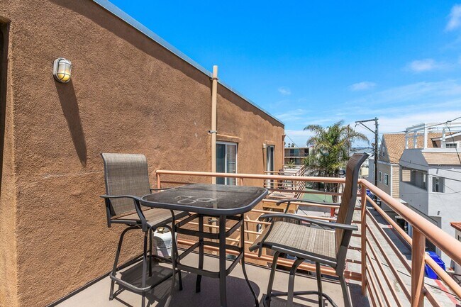 Building Photo - 3 bed 2.5  bath in the Heart of Mission Beach