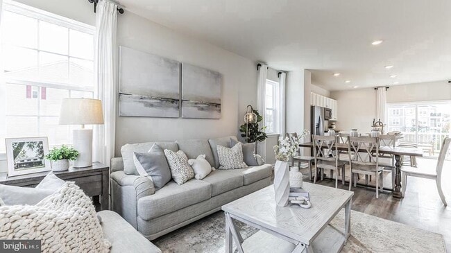 Building Photo - 284 Macoun Way