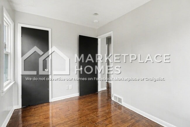 Building Photo - 16501 Fairmount Dr