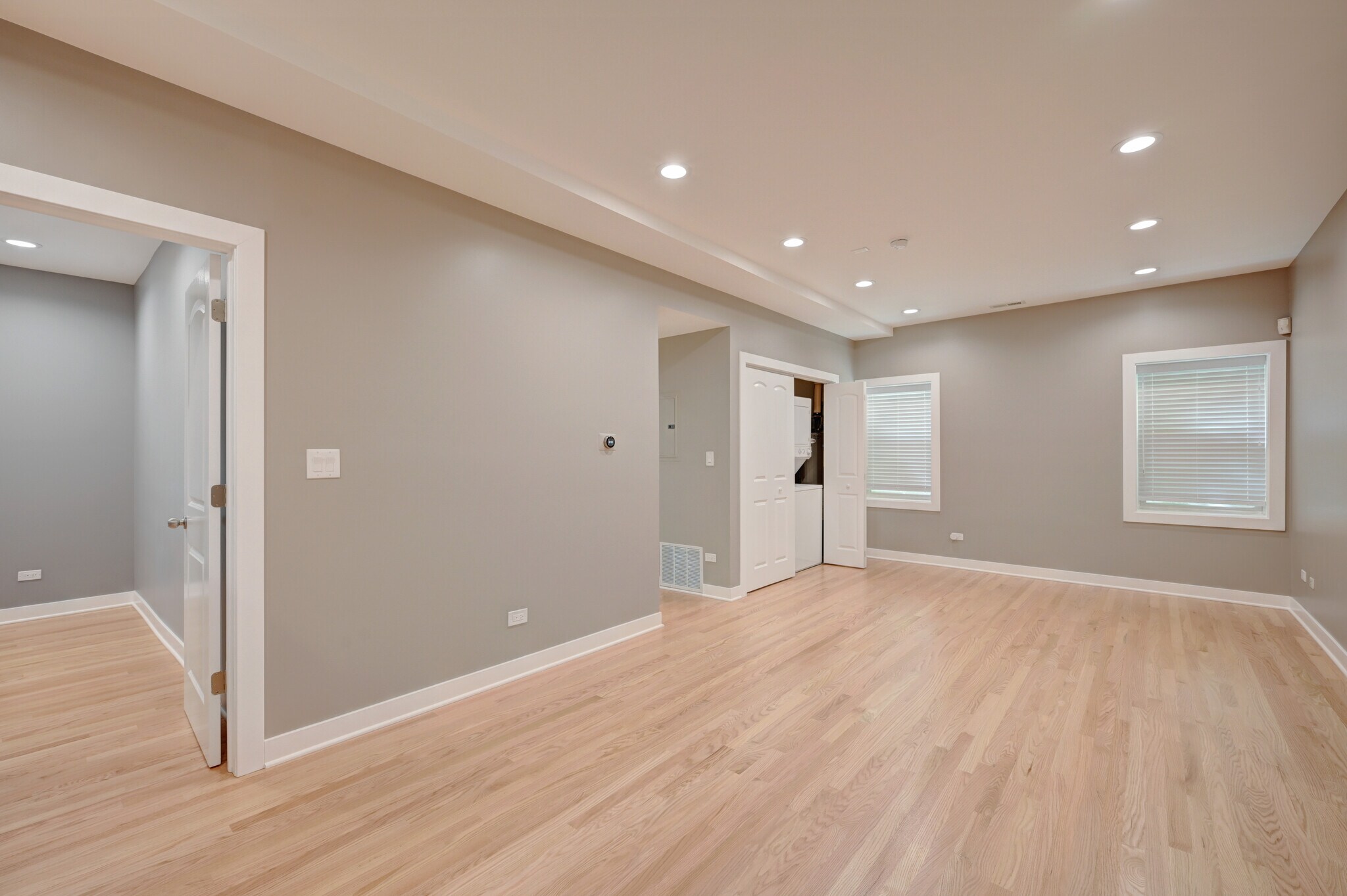 Building Photo - 1430 N Maplewood Ave