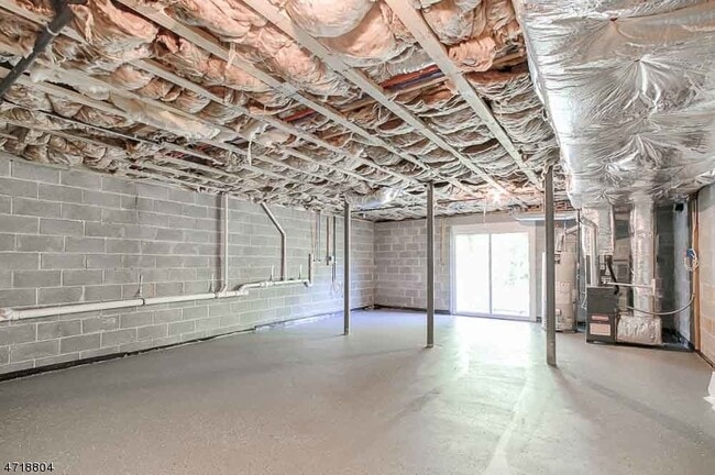 Building Photo - 15 DeCroce Ct