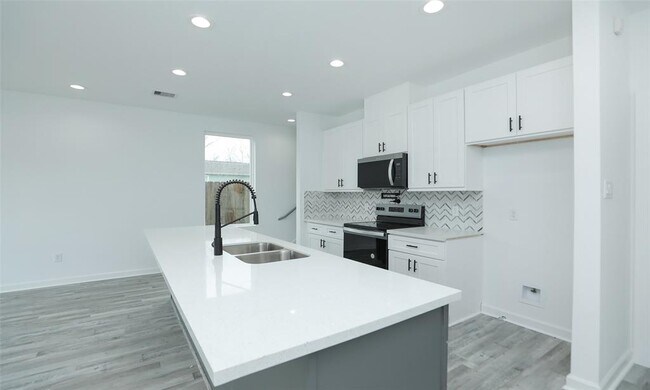 Building Photo - 9315 Ashville Dr