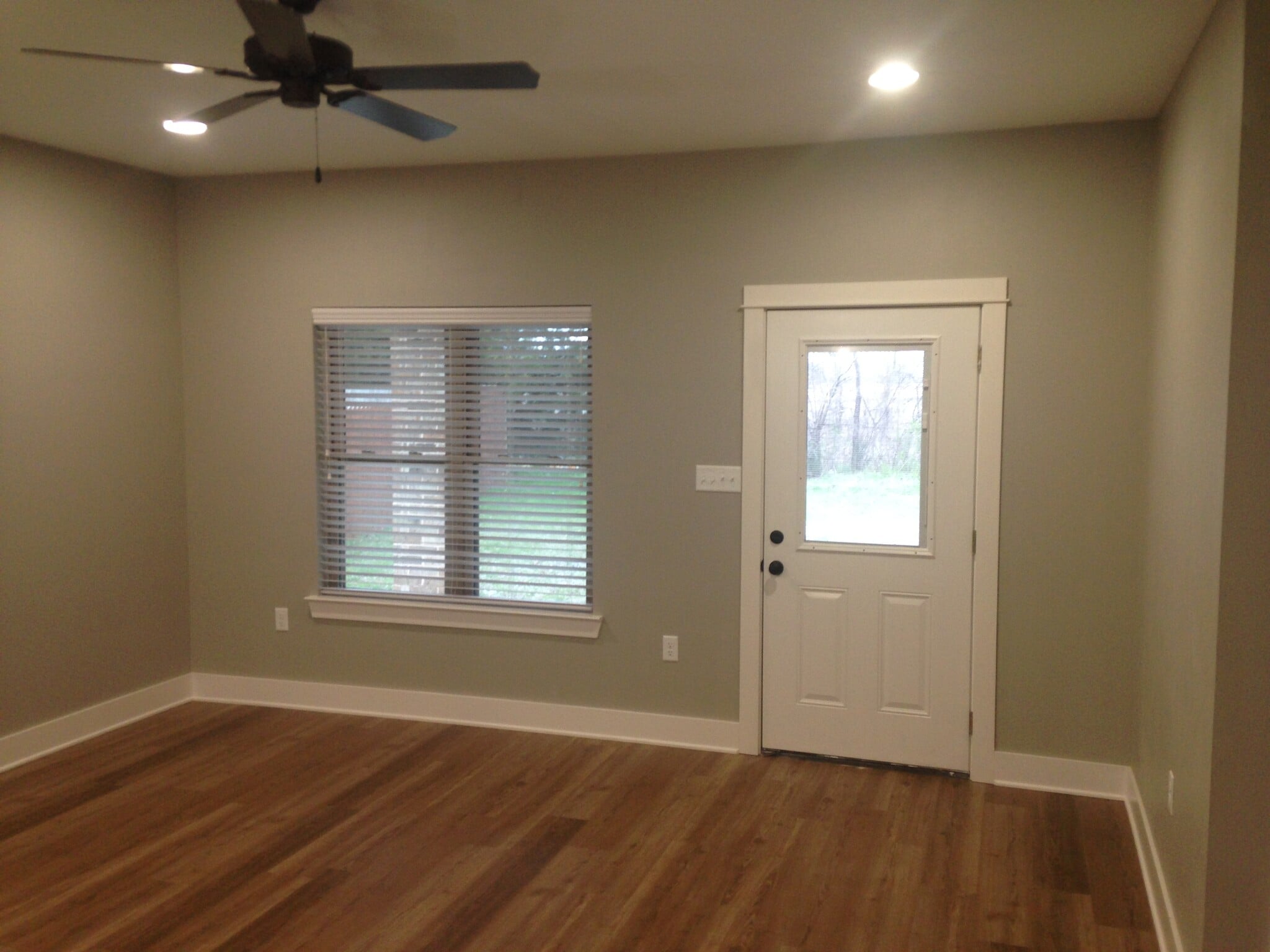 living area - 308 Candlewood Cir