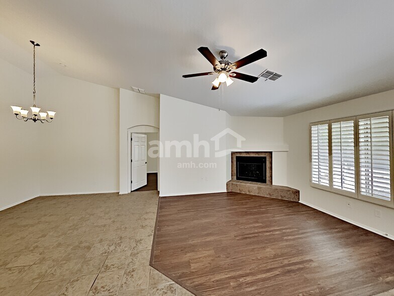 Building Photo - 12729 W Earll Dr