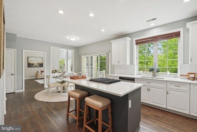 Building Photo - 51 Knickerbocker Ln