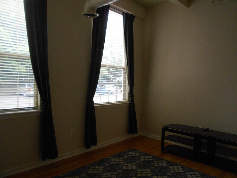 Living Room - 735 Washington St