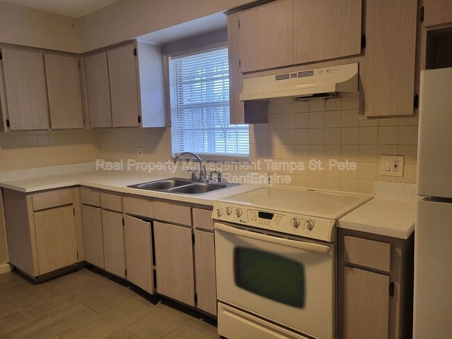 Building Photo - 3001 E Jean St