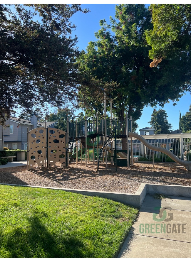 Building Photo - MOVE-IN SPECIAL $500 off first month!! Bea...