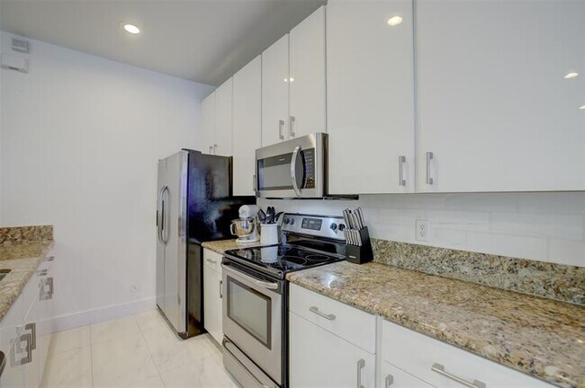 Building Photo - 131 S E 7th Way