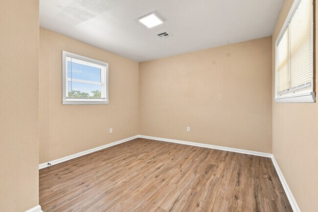 Building Photo - 65 2nd St