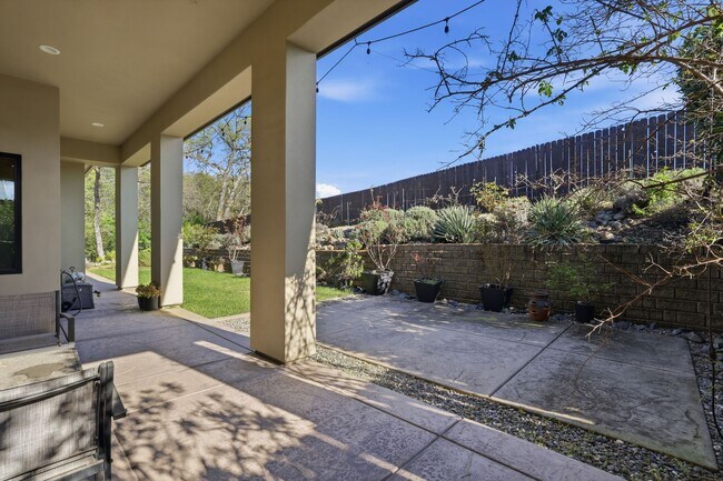 Building Photo - 3813 Calverhall Way