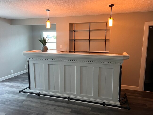 Building Photo - 718 5th Ave N