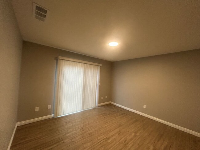 Building Photo - 900LaVida