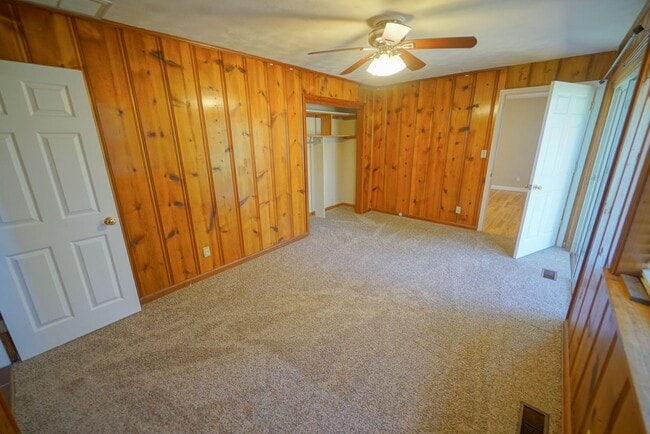 Building Photo - Cozy 3/2 Single Family Home