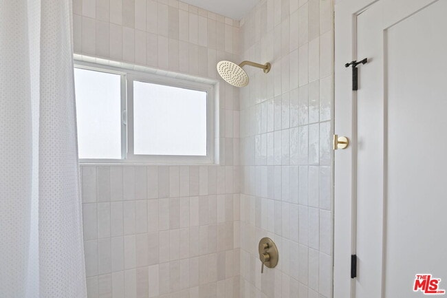 Building Photo - 5664 Coliseum St