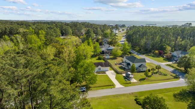 Building Photo - 736 Comet Dr