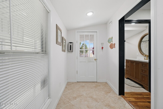 Building Photo - 1808 Chestnut Ave