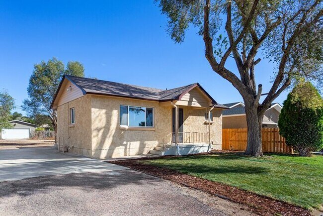 Building Photo - Well-Maintained 3-Bedroom Home with Modern...